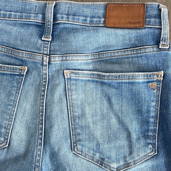 Sz27 Madewell 9” Mid-Rise Skinny and Distressed in a Medium Light Wash GUC - Picture 10 of 14